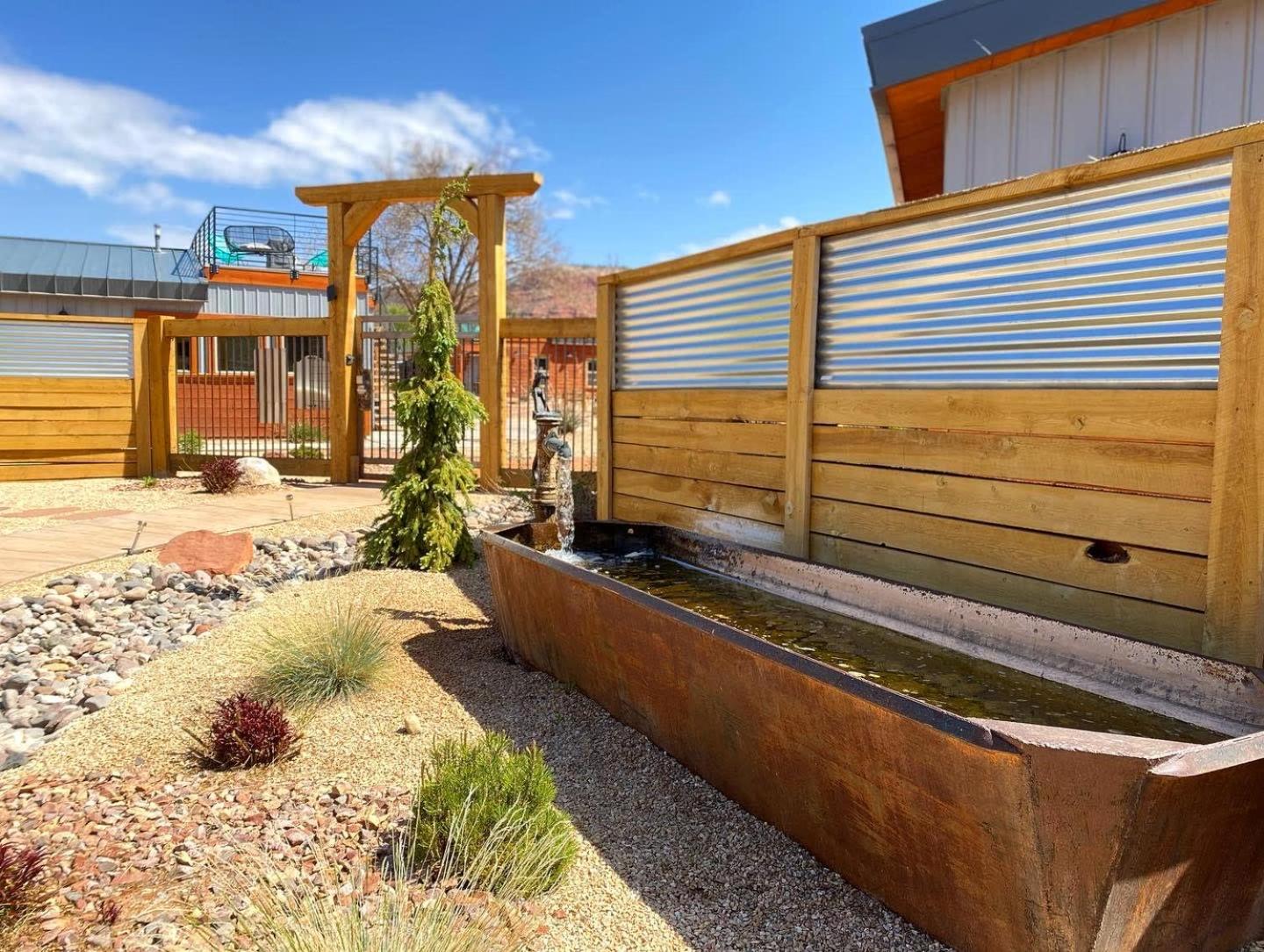 Timber & Tin G 2Bed 2Bath W Pool & Rooftop Deck カナブ エクステリア 写真