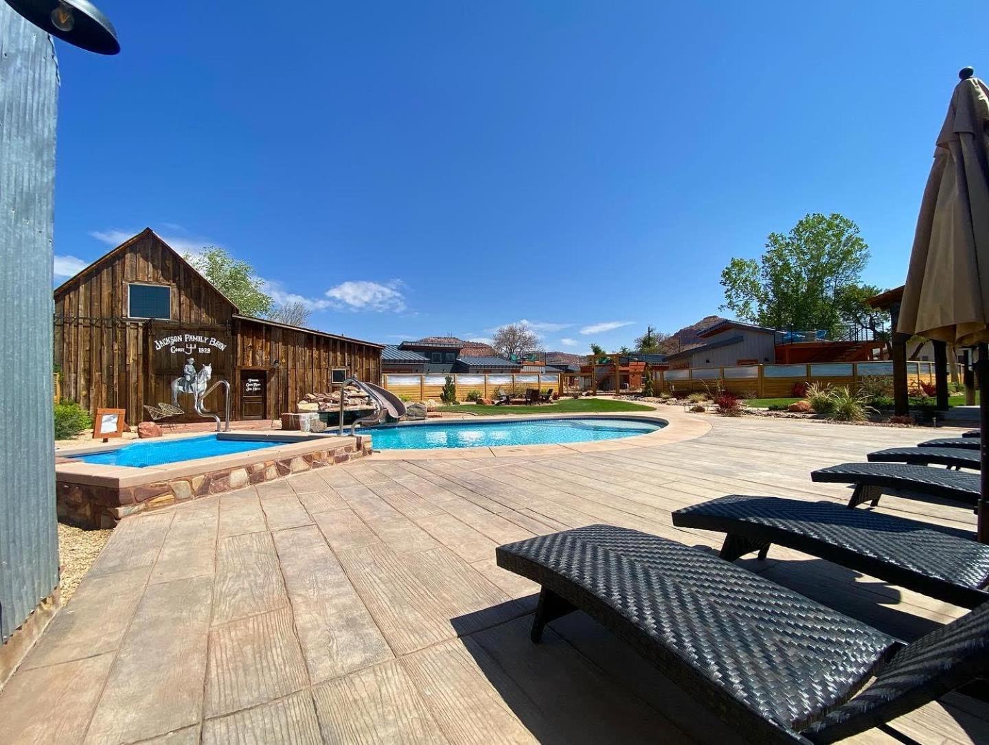 Timber & Tin G 2Bed 2Bath W Pool & Rooftop Deck カナブ エクステリア 写真