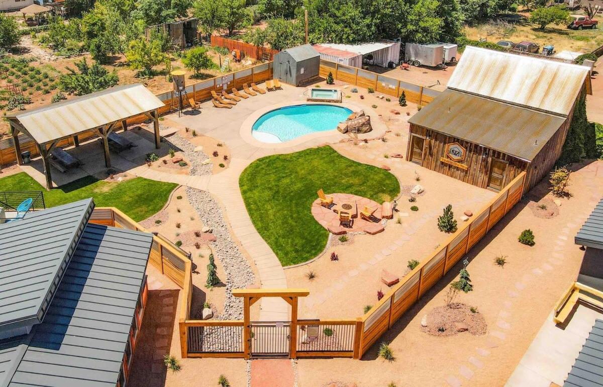 Timber & Tin G 2Bed 2Bath W Pool & Rooftop Deck カナブ エクステリア 写真